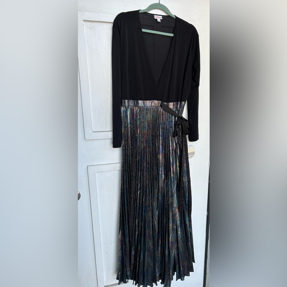 New with tags size m oil slick wrap maxi dress lularoe.
